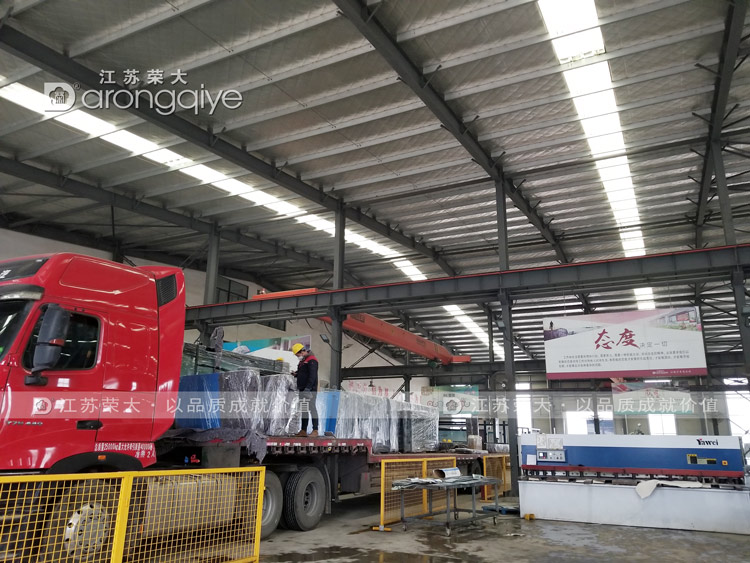 第四批內(nèi)蒙古智能公交候車亭發(fā)貨圖二