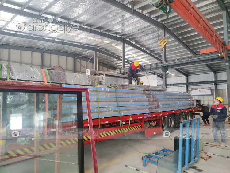 山東公交站臺(tái)候車亭裝車圖片